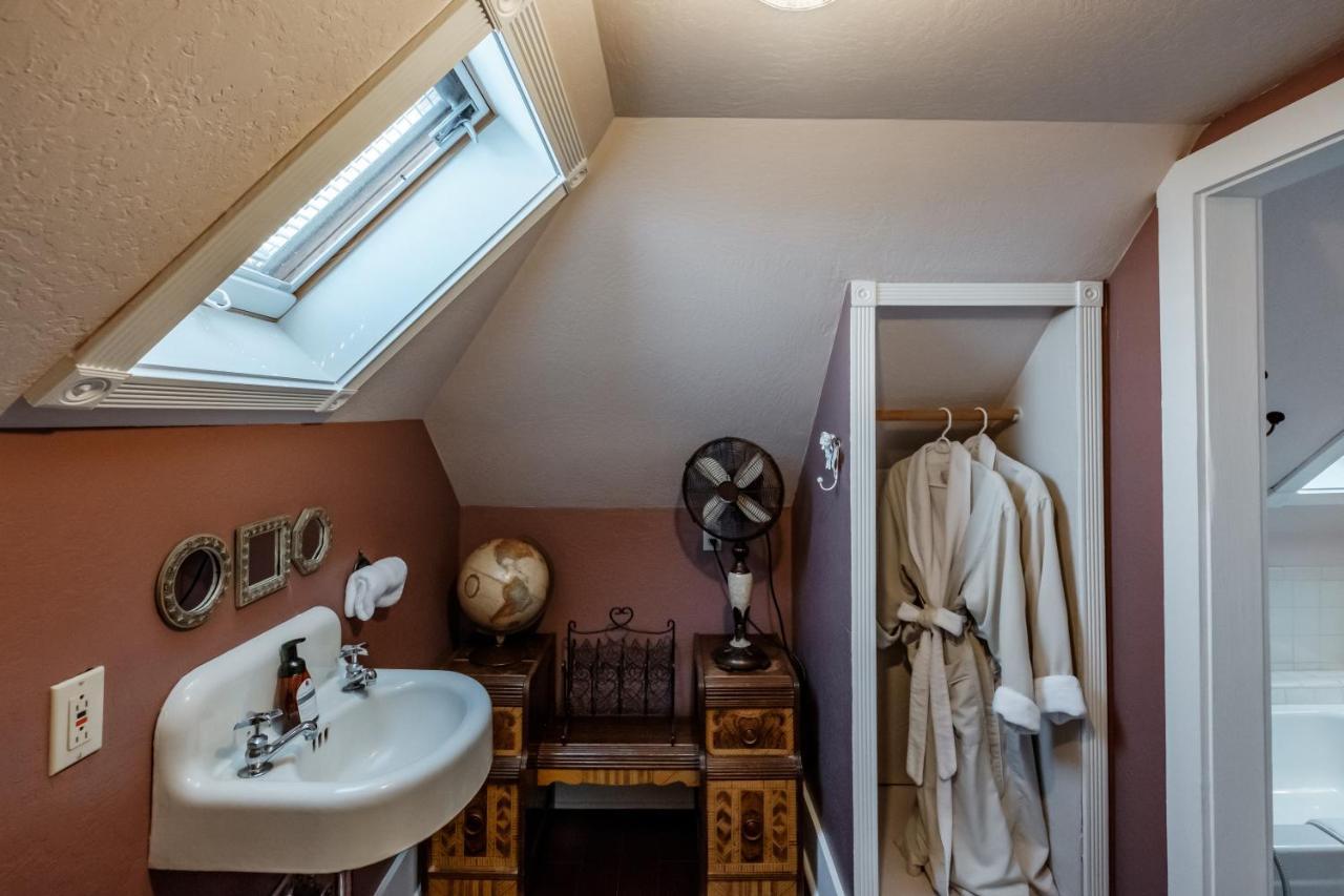 Mamere'S Guest House Monmouth Екстериор снимка