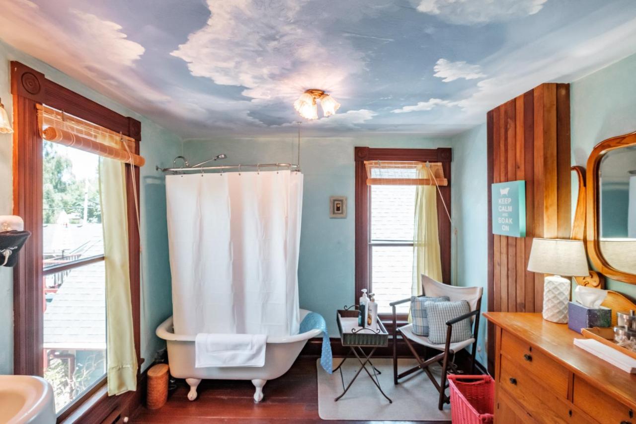 Mamere'S Guest House Monmouth Екстериор снимка