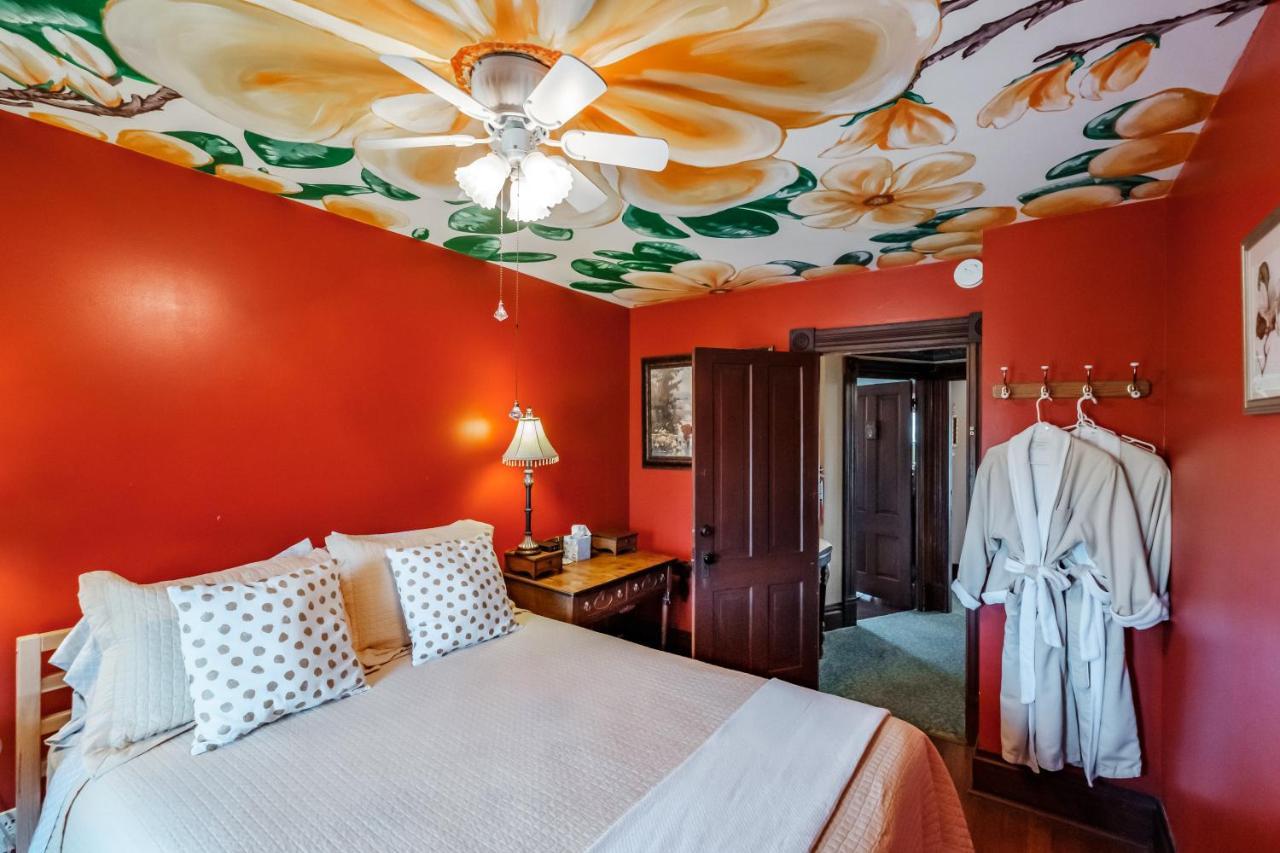 Mamere'S Guest House Monmouth Екстериор снимка
