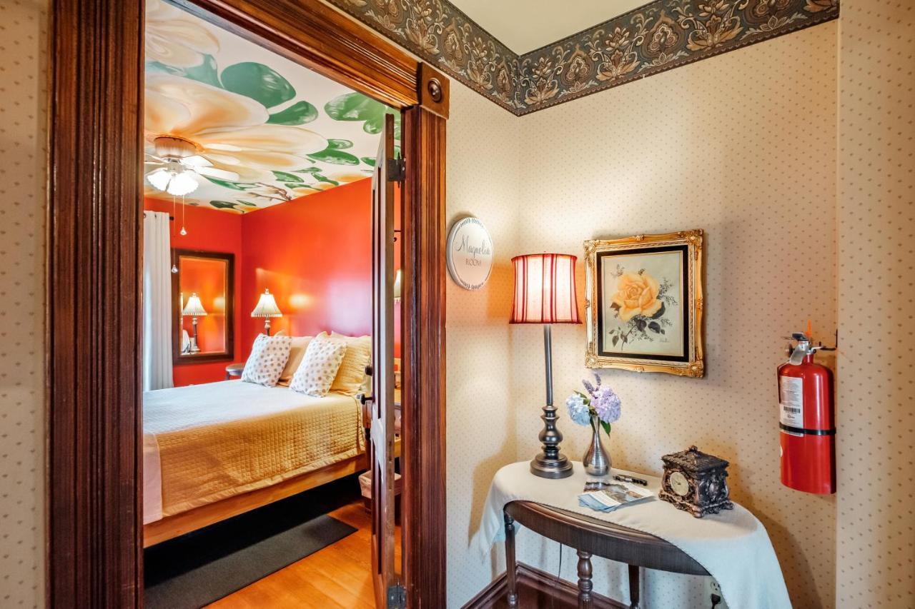 Mamere'S Guest House Monmouth Екстериор снимка