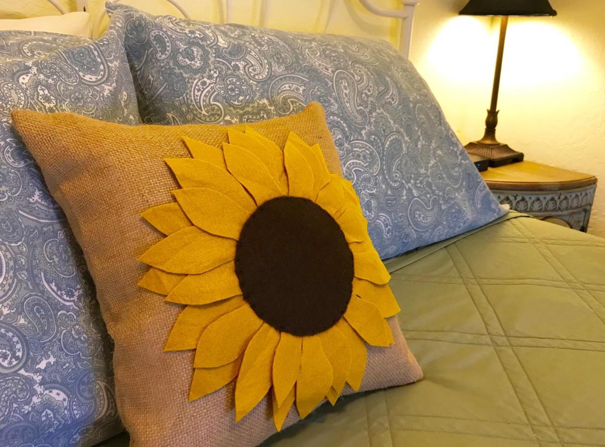 Mamere'S Guest House Monmouth Екстериор снимка
